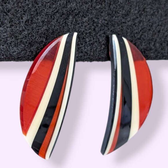 (2/$20) Vintage Striped Curve Earrings - Picture 1 of 5